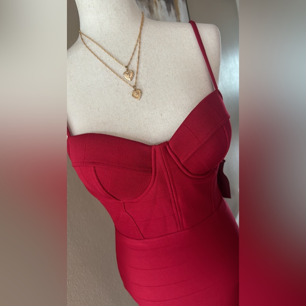 Elegant Red Bandage Dress - Picture 9 of 10